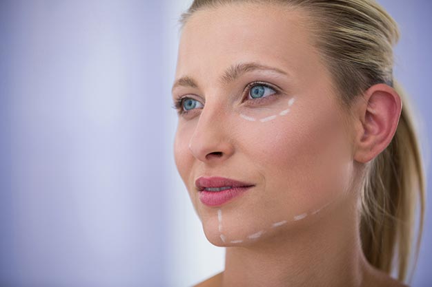 Tratamientos de rejuvenecimiento facial para combatir y tratar los cambios de la piel, que aparecen con el envejecimient